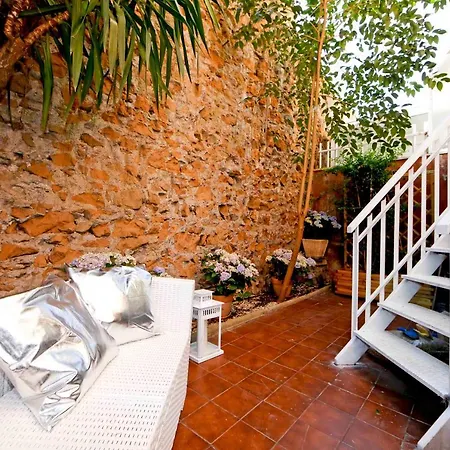 Con Patio A Trastevere